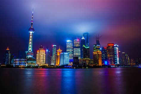  Understanding  Shanghai: An Urban Odyssey Through Cinematic Reflections